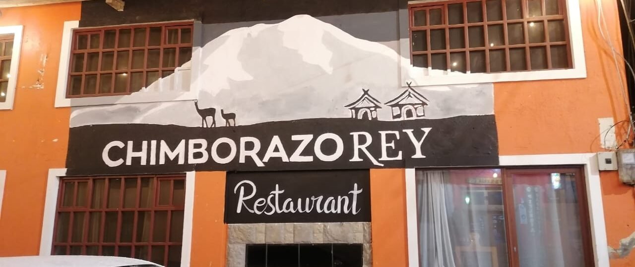 "Descubre el corazón de la naturaleza en Chimborazo Rey. Un refugio único donde el confort y la aventura se encuentran, con vistas inigualables al majestuoso Chimborazo. #ChimborazoRey #AventuraEcuador #TurismoDeAltura"