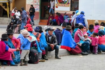 Turistas en tour en Salinas de Guaranda con TourSalinerito