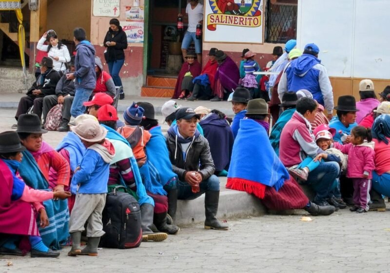 Turistas en tour en Salinas de Guaranda con TourSalinerito