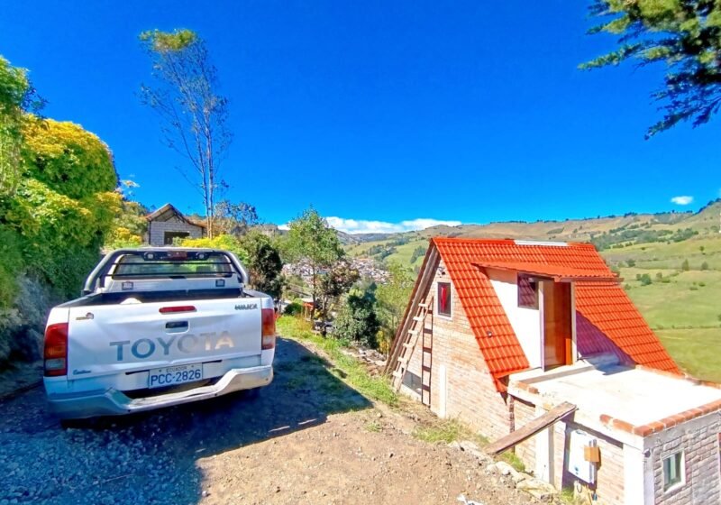 Glamping en Salinas de Guaranda con cabañas familiares y paisaje andino