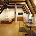 Hospedaje tipo glamping en Salinas de Guaranda rodeado de montañas y naturaleza andina